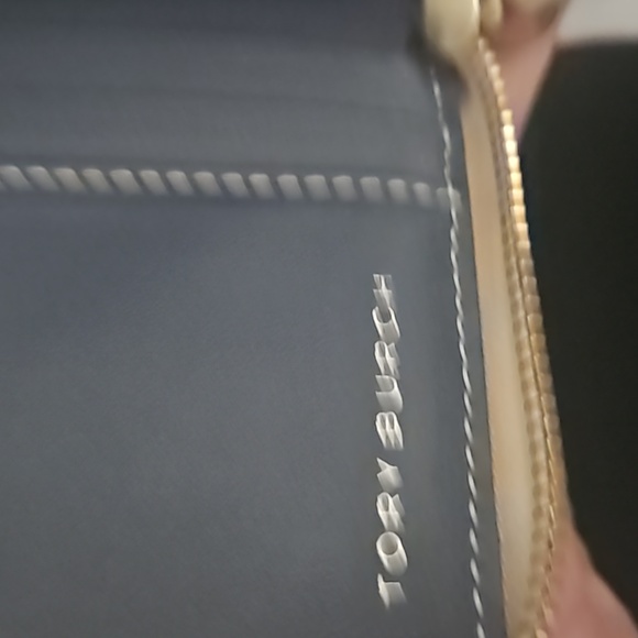 Tory Burch bag and matching wallet - Picture 4 of 10